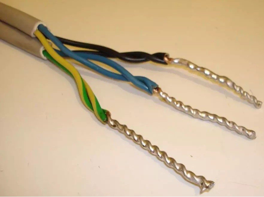 Как спаять между собой провода